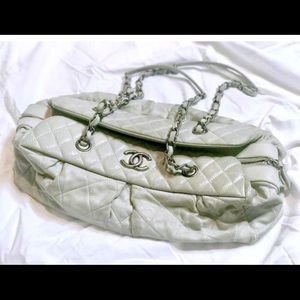 Chanel Deauville classic jumbo lambskin handbag 
Light gray leather suede.